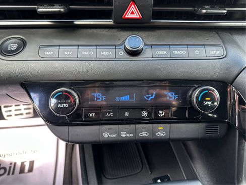 Certified 2025 Hyundai Elantra SEL FWD image 27