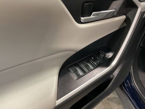 Used 2022 Toyota RAV4 XLE w/ Convenience Package AWD/4WD image 17