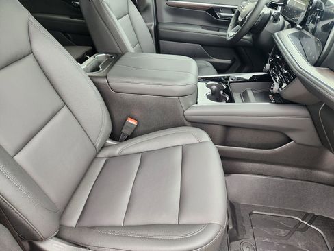 New 2026 Chevrolet Suburban LT w/ Comfort Package AWD/4WD image 15