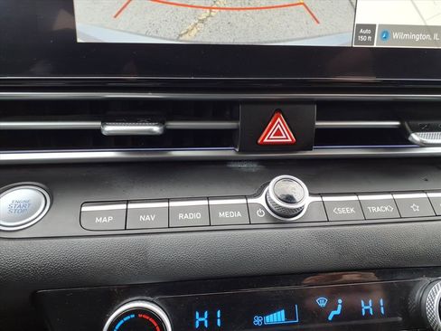 Used 2024 Hyundai Elantra SEL image 22