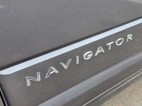 Used 2012 Lincoln Navigator 4WD image 23