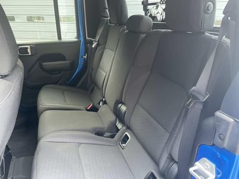Certified 2023 Jeep Gladiator Sport AWD/4WD image 11