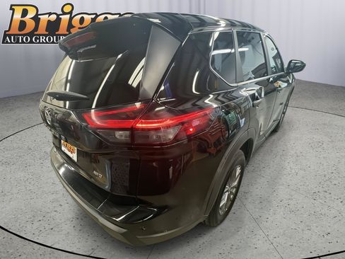 Used 2024 Nissan Rogue S AWD/4WD image 5