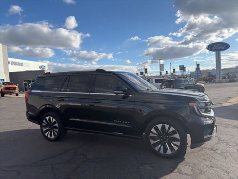 Used 2025 Ford Expedition Platinum w/ Driver's Package image 3