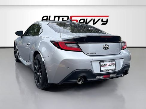 Used 2023 Toyota GR86 RWD image 5