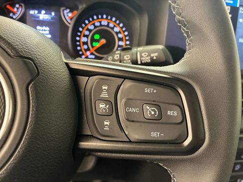 Used 2025 Jeep Wrangler Unlimited Sport AWD/4WD image 23