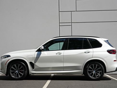 Used 2024 BMW X5 xDrive50e w/ M Sport Package AWD/4WD image 9