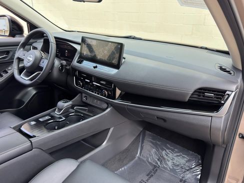 Used 2024 Nissan Rogue SL w/ SL Premium Package FWD image 14