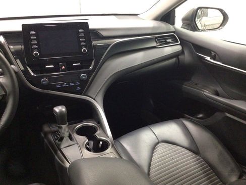 Used 2024 Toyota Camry SE image 29