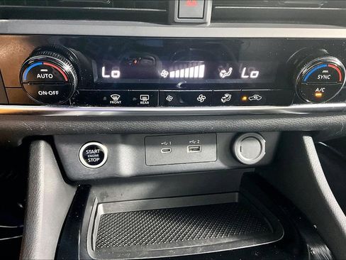 Used 2023 Nissan Rogue SV AWD/4WD image 32