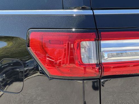 Used 2021 Lincoln Navigator Reserve AWD/4WD image 9