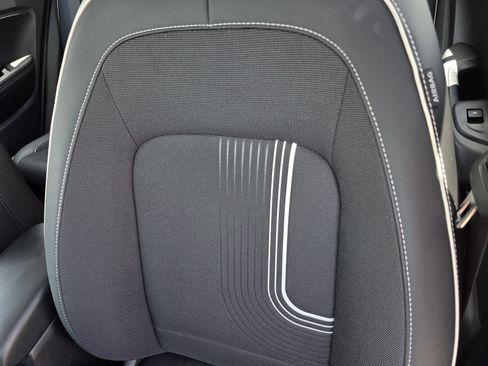 Certified 2024 Hyundai Venue Limited FWD image 15