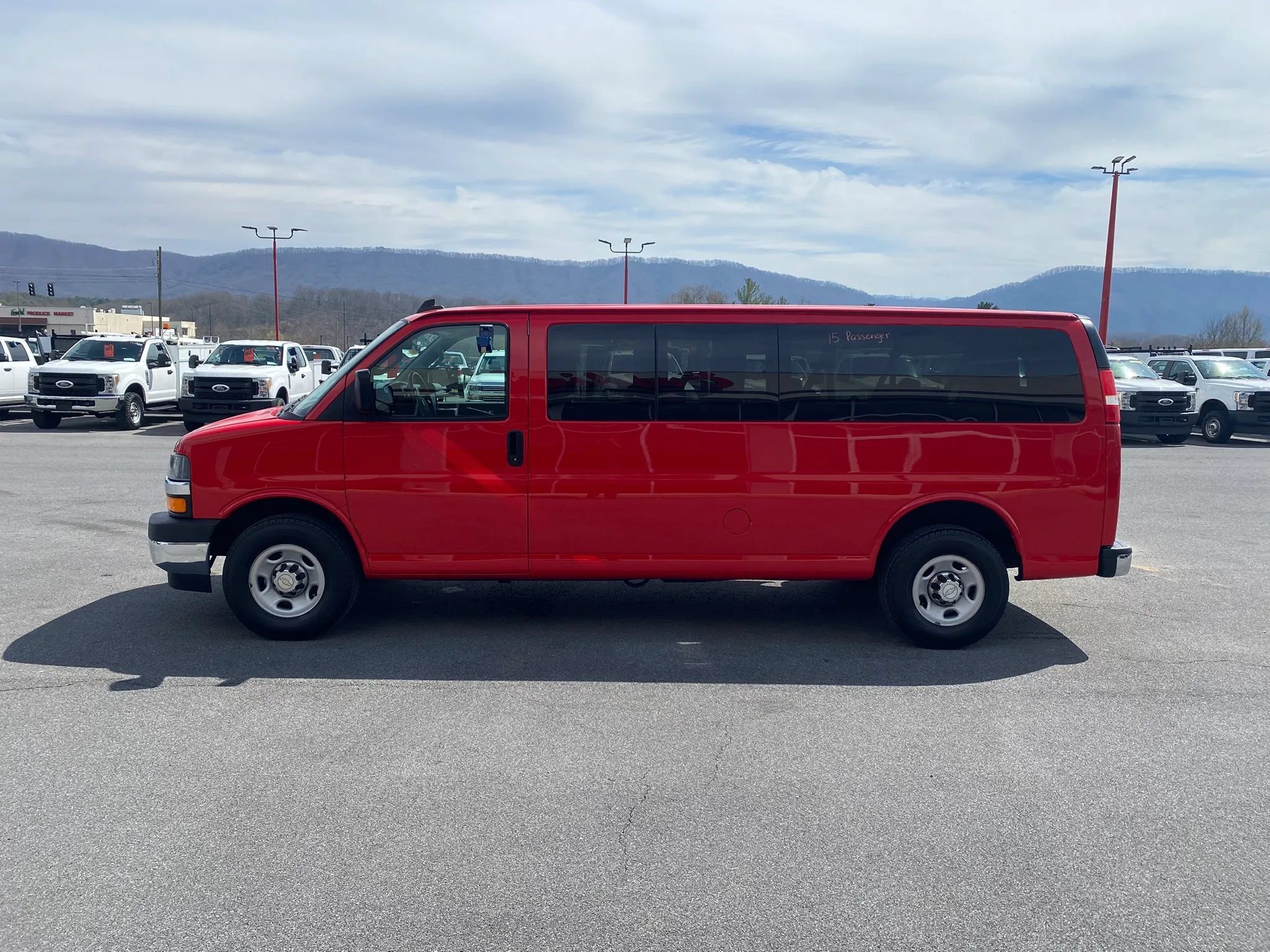 Used 2017 Chevrolet Express 3500 LT w/ LT Preferred Equipment Group RWD image 5