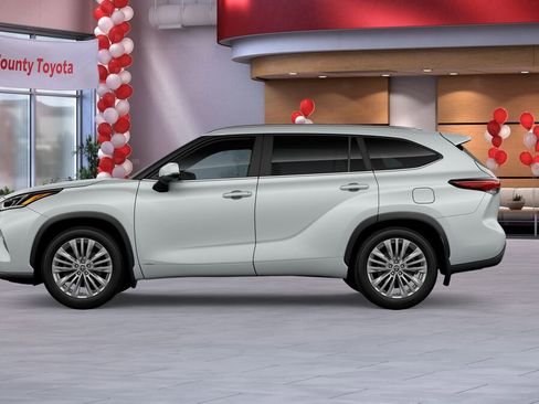 New 2026 Toyota Highlander Platinum image 4