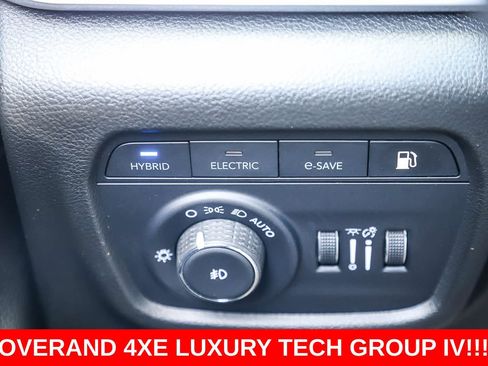 Used 2022 Jeep Grand Cherokee Overland w/ Luxury Tech Group IV AWD/4WD image 24