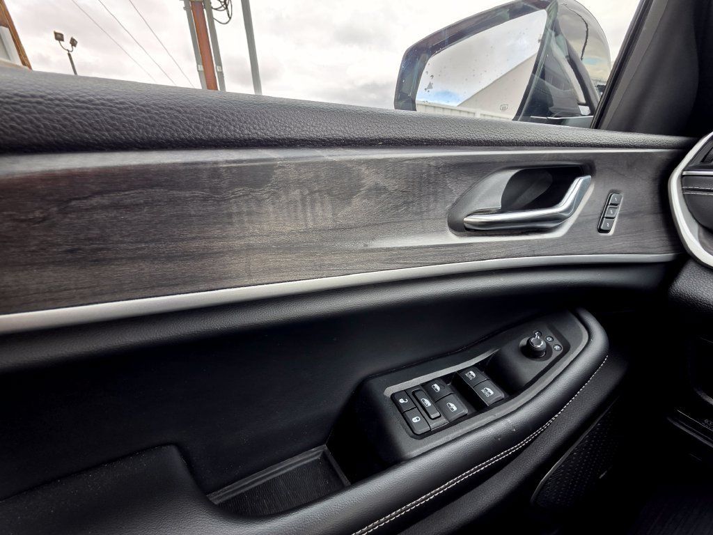Used 2021 Jeep Grand Cherokee L Limited AWD/4WD image 13