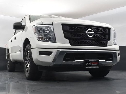 Used 2022 Nissan Titan SV image 10