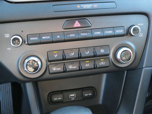 Used 2022 Kia Sportage LX image 20