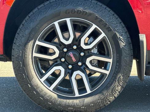 Used 2023 GMC Yukon AT4 w/ Technology Package AWD/4WD image 34