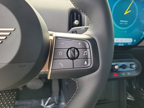 Used 2025 MINI Cooper 2-Door Hardtop image 19