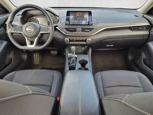 Used 2025 Nissan Altima 2.5 SV FWD image 15