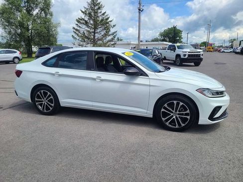 Used 2025 Volkswagen Jetta Sport FWD image 5