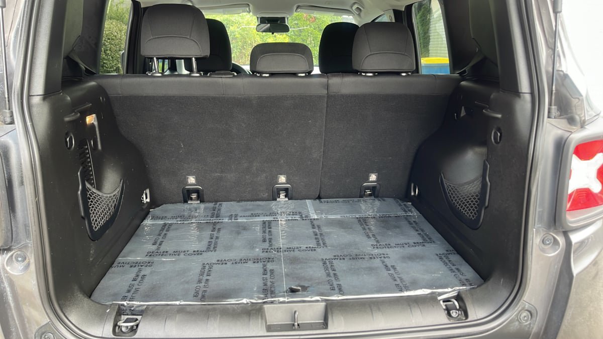 Used 2018 Jeep Renegade Latitude FWD image 14