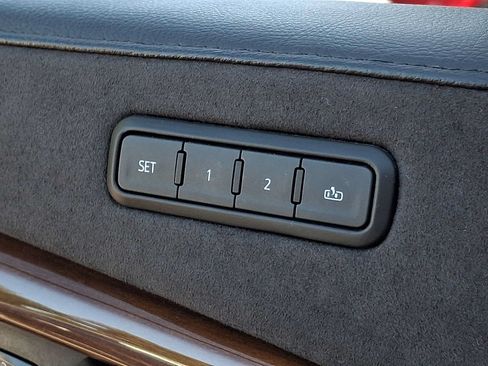 Used 2020 Cadillac Escalade Premium Luxury AWD/4WD image 25