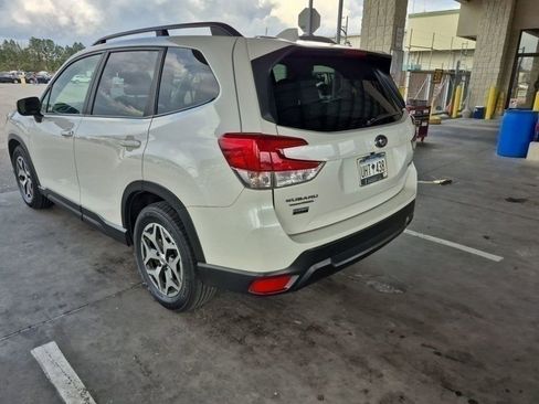 Used 2021 Subaru Forester Premium image 2
