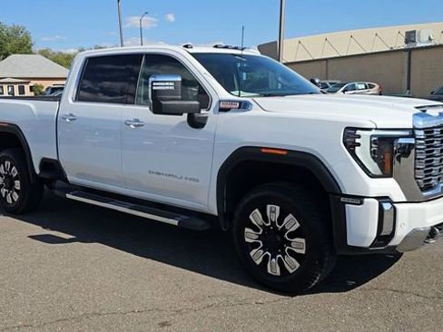 Used 2024 GMC Sierra 3500 Denali w/ Denali Reserve Package AWD/4WD image 2