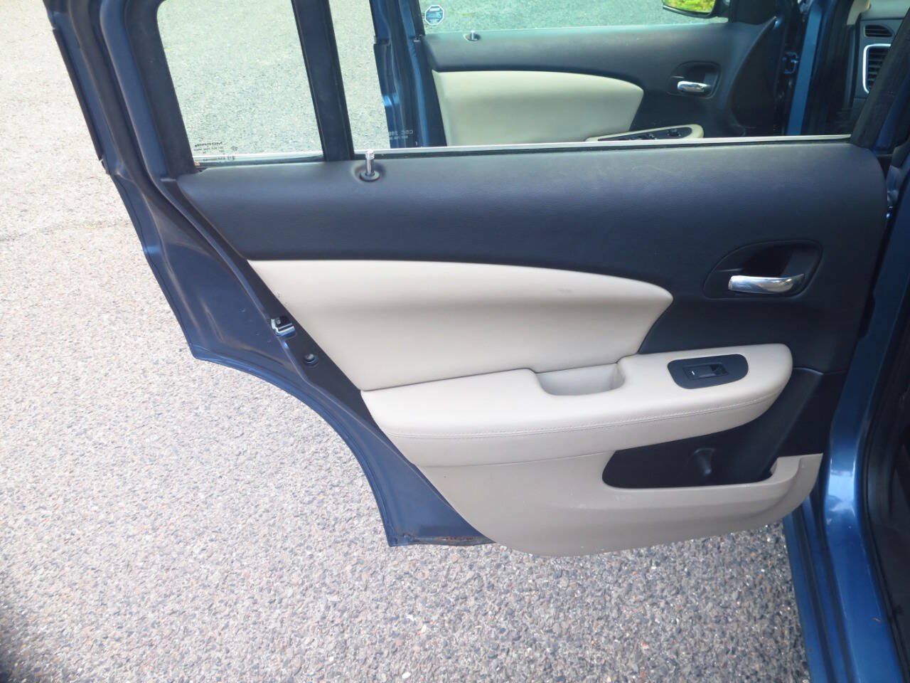 Used 2011 Chrysler 200 Limited FWD image 14