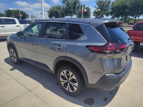 Used 2023 Nissan Rogue SV FWD image 8