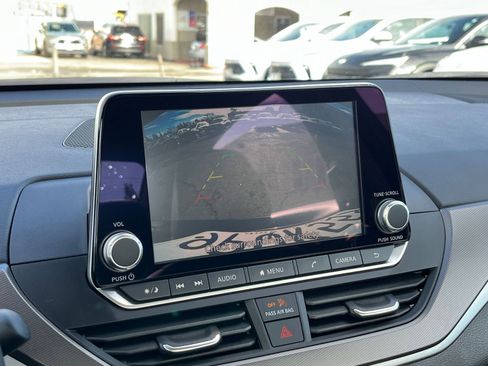 Used 2025 Nissan Altima 2.5 SR image 17