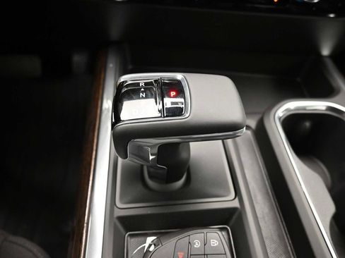 New 2025 GMC Sierra 1500 Elevation image 22