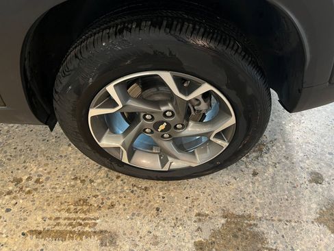 Used 2025 Chevrolet Trax LT w/ LT Convenience Package image 29