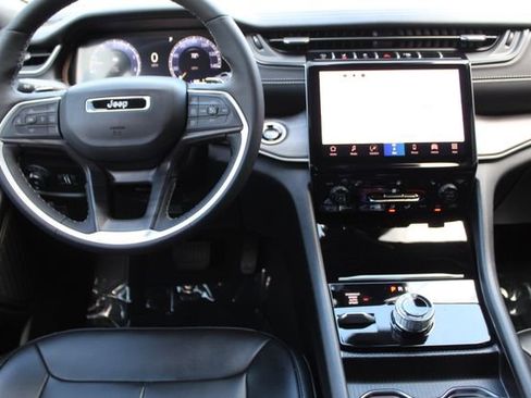 Used 2025 Jeep Grand Cherokee L Limited w/ Black Appearance Package image 4