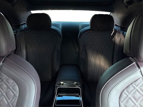 Used 2023 Bentley Flying Spur V8 image 17