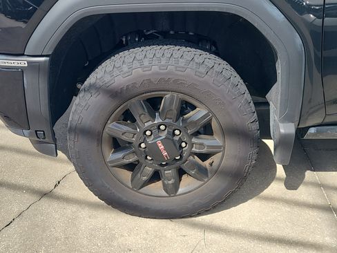 Used 2025 GMC Sierra 3500 AT4 w/ Technology Package AWD/4WD image 5