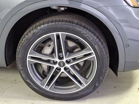 Used 2024 Audi Q5 e Prestige w/ Prestige Package image 7