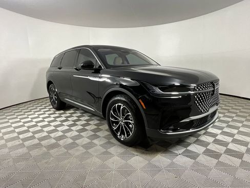 Used 2025 Lincoln Nautilus Premier AWD/4WD image 6