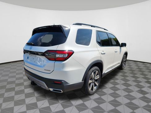 Certified 2024 Honda Pilot Touring image 4