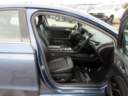Used 2018 Ford Fusion SE w/ Equipment Group 201A FWD image 13