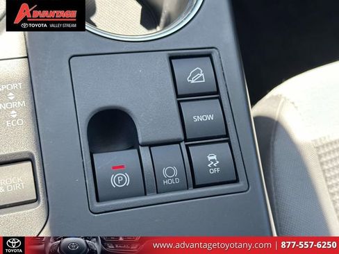 Used 2023 Toyota Highlander LE AWD/4WD image 38