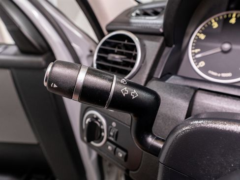 Used 2016 Land Rover LR4 HSE LUX image 32