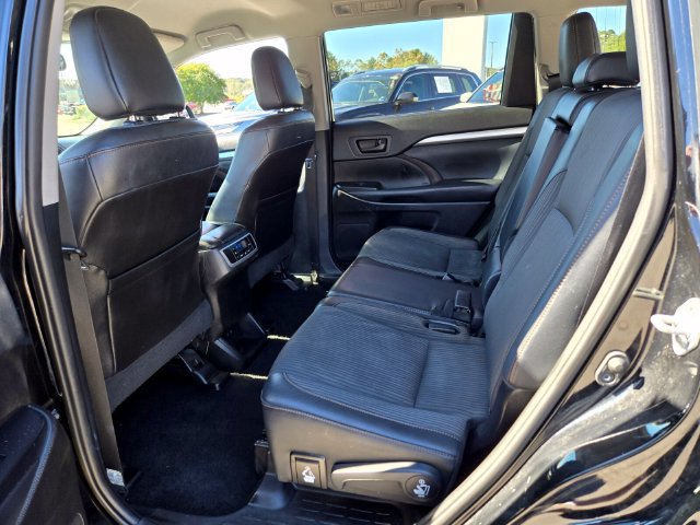 Used 2019 Toyota Highlander Plus AWD/4WD image 11