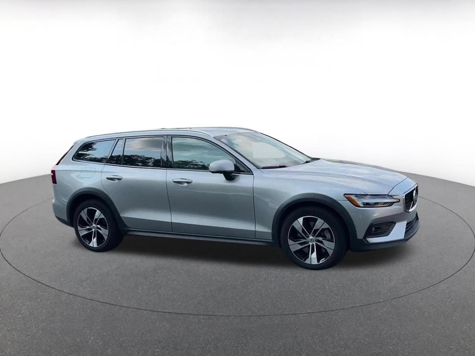 Used 2025 Volvo V60 B5 Cross Country Plus AWD/4WD image 2