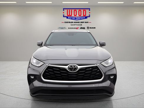 Used 2021 Toyota Highlander XLE AWD/4WD image 13