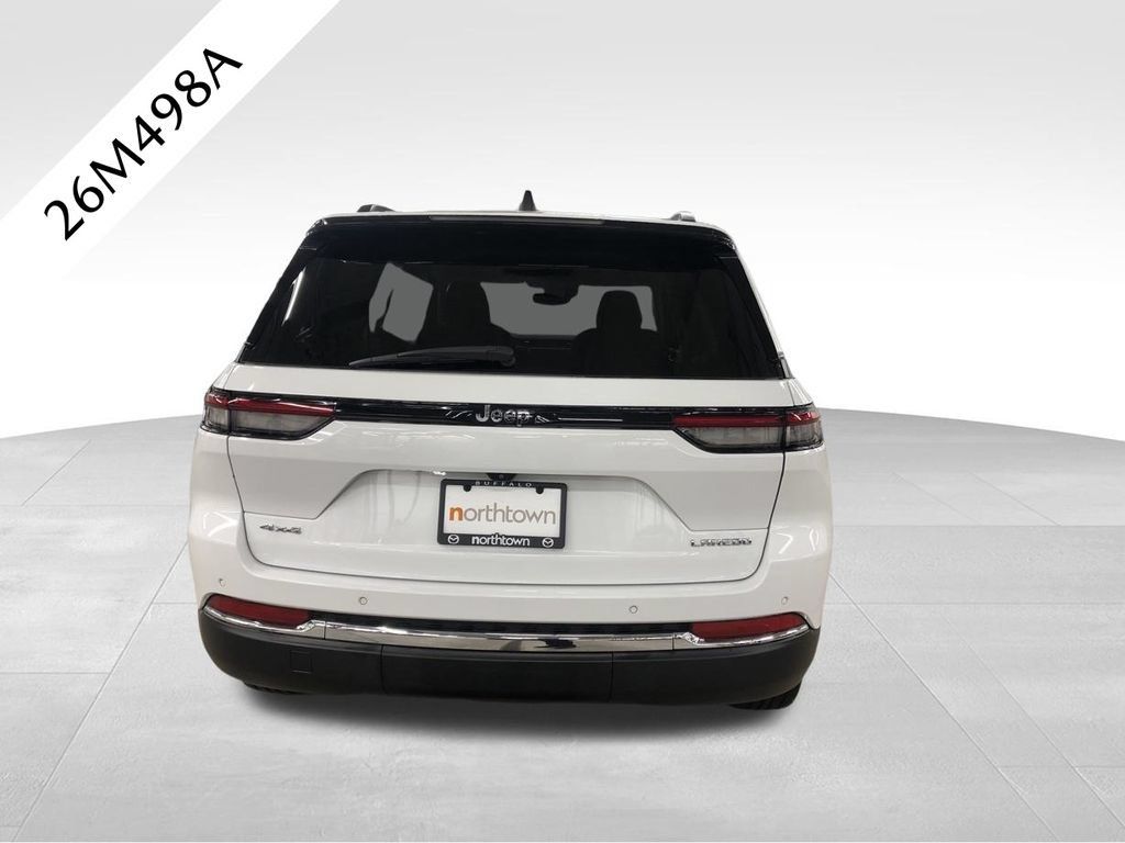 Used 2024 Jeep Grand Cherokee Laredo AWD/4WD image 30