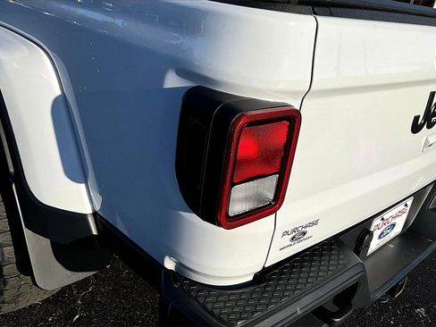 Used 2022 Jeep Gladiator Sport image 24