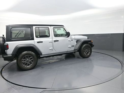 Used 2024 Jeep Wrangler Unlimited Sport AWD/4WD image 16